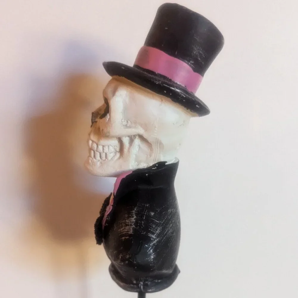 NWT Spooky Skull Top Hat Gentleman Bust on Stand Goth Valloween Steampunk Decor